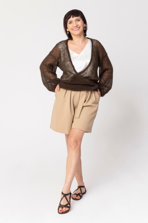 Lekki kopertowy kardigan wełniany Nadia - Czekoladowy