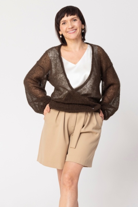 Lekki kopertowy kardigan wełniany Nadia - Czekoladowy