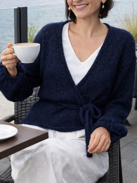 Lekki kopertowy kardigan wełniany Nadia - Granatowy