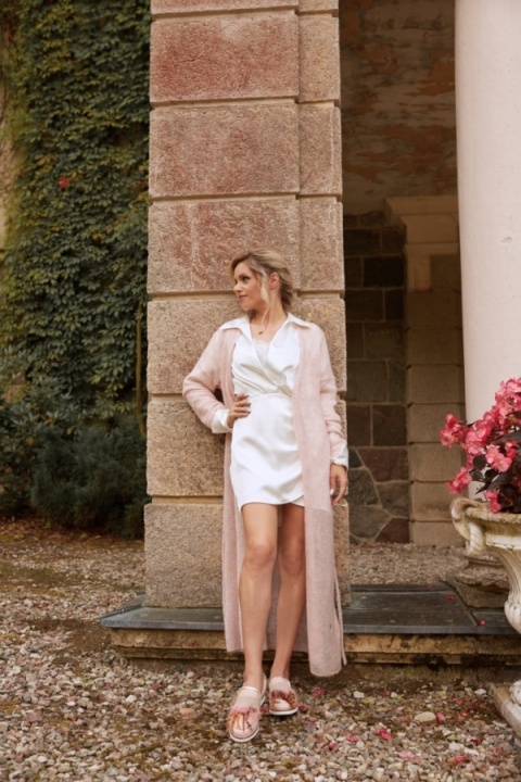 Długi kardigan wełniany z paskiem - Jasny różowy