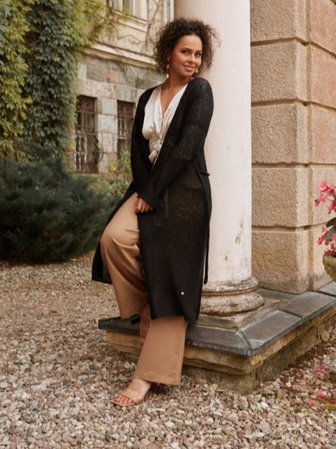 Długi kardigan wełniany z paskiem - Czarny