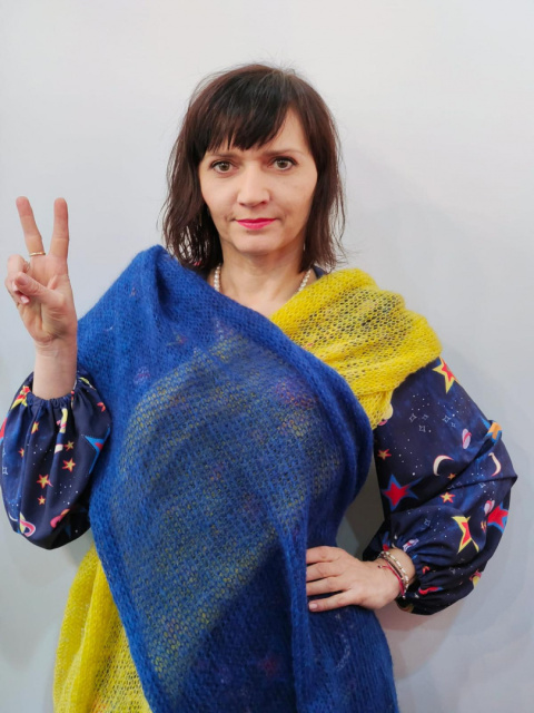 Light fog shawl blue-yellow help for Ukraine