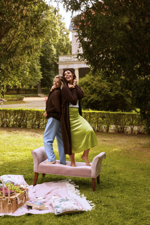 Otulający długi kardigan z kapturem Przystań - Czekoladowy