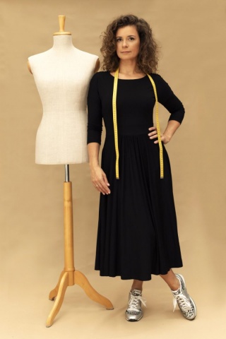 YOU by Ołtarzewska - Sukienka kopertowa dwustronna midi Kate - Czarna