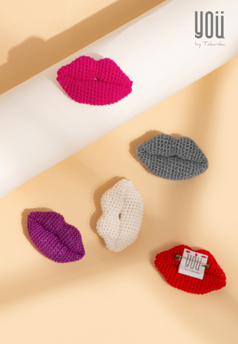 Zalotne Usta Broszka - Biała