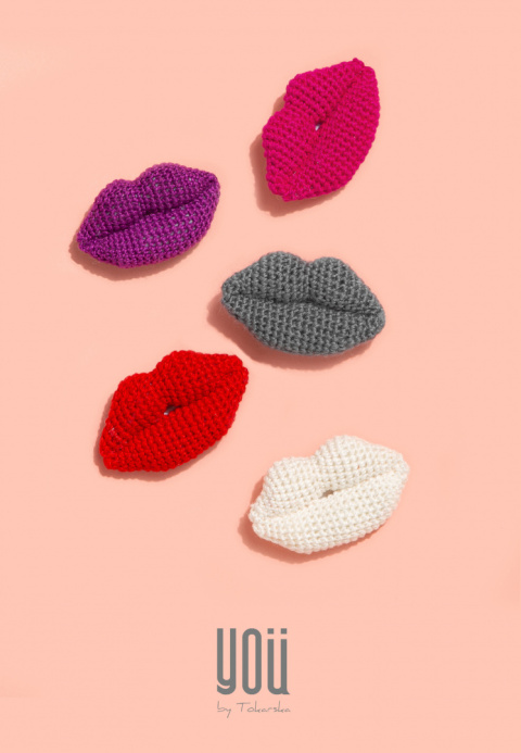 Zalotne Usta Broszka - Fioletowa