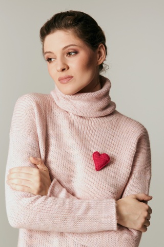 Broszka szydełkowe serce - Różowy