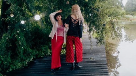 Alpaka sweter Flora - biel/złoto