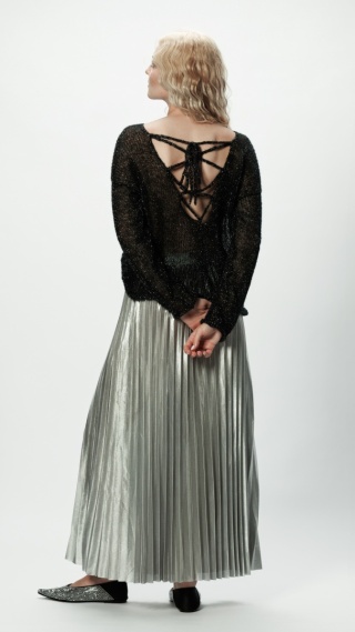 Sweter wełniany z błyszczącą nitką Flora - Czarny